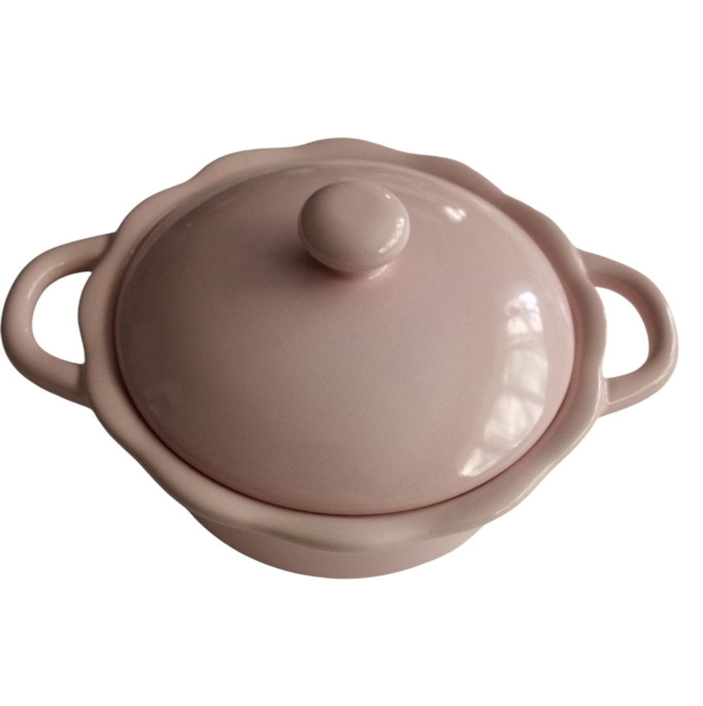 Martha Stewart Pink Stoneware 4 1/2" Scalloped Edge Casserole Dish with Lid